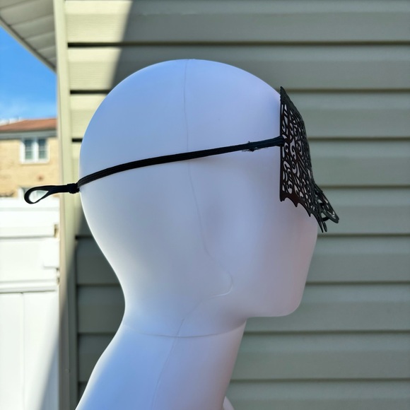 BLACK METAL LACE WORK BAT SHAPE FACE MASK GOTH FESTIVAL HALLOWEEN - Picture 4 of 5